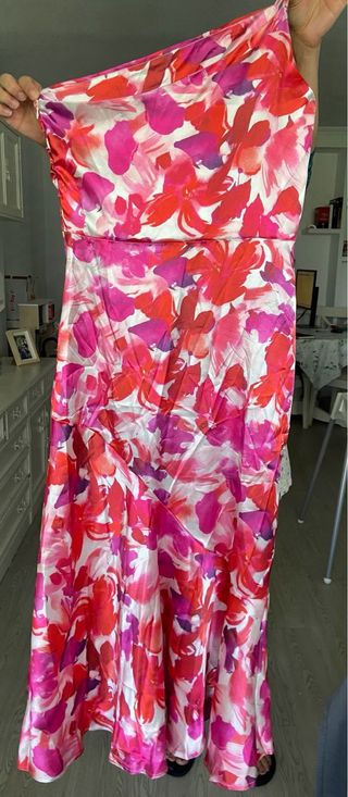 Vestido asimetrico floral rojo y rosa. sin estrena