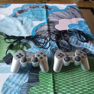 PS2 (PlayStation 2) Plateada [precio negociable]. 