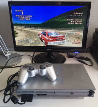 PS2 (PlayStation 2) Plateada [precio negociable]. 
