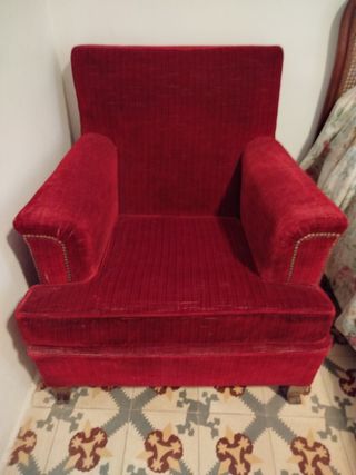Sillón rojo terciopelo antiguo 
