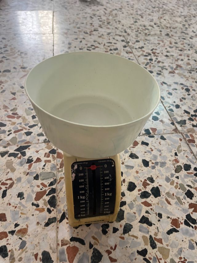 Báscula de cocina antigua