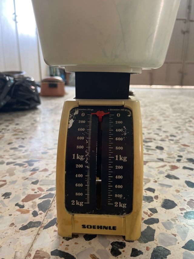 Báscula de cocina antigua