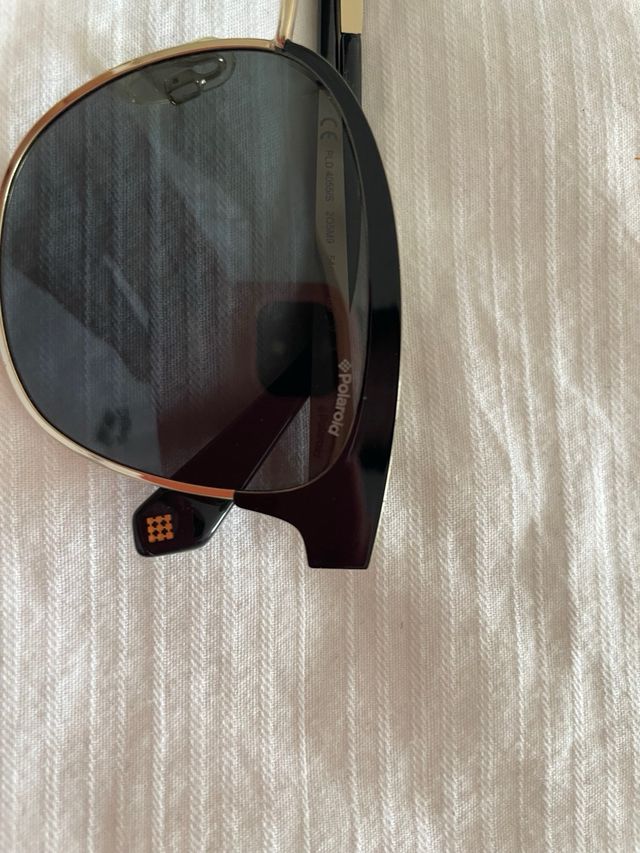 Gafas Polaroid - Negras y Doradas