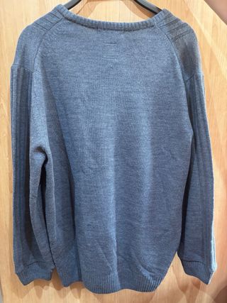 Suéter BROWN JURY Gris