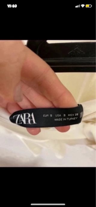 Falda Zara blanca con vuelo y cinturón con lazo 