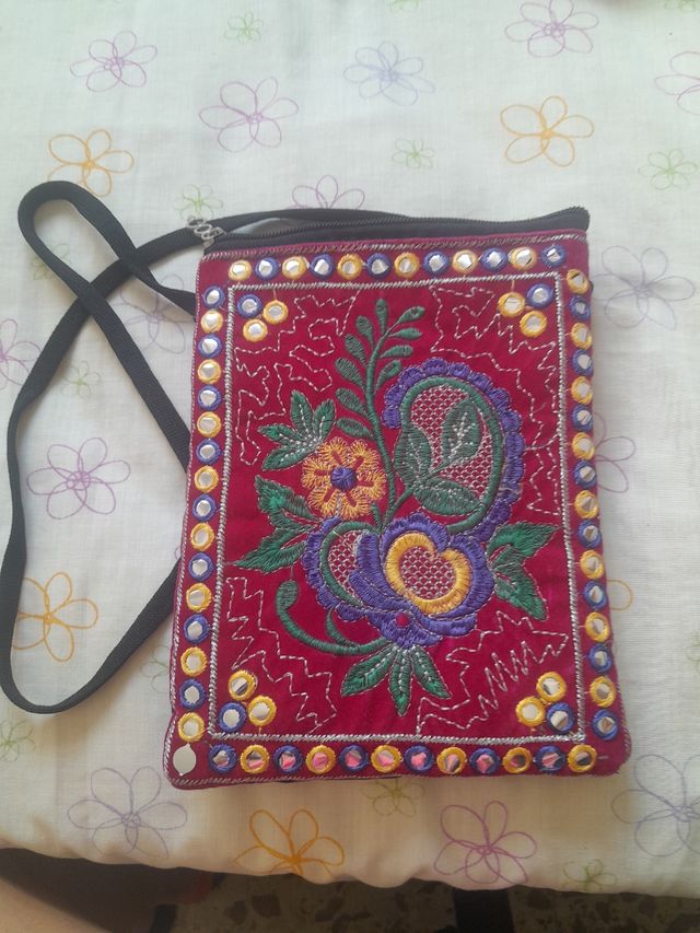 Bolso bandolera artesanal rosa , poco uso