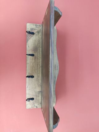 Estante de madera marrón