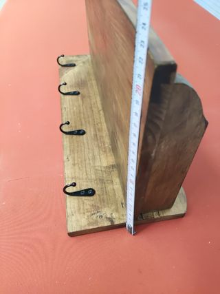 Estante de madera marrón
