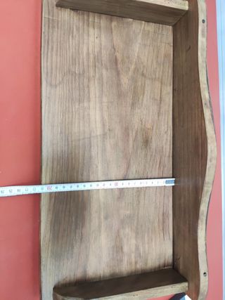 Estante de madera marrón