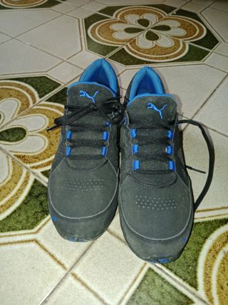 Zapatillas Puma negras y azules