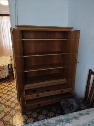 Mueble antiguo de madera
