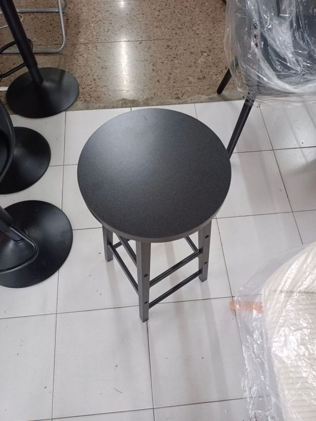 Taburete alto negro metal y madera