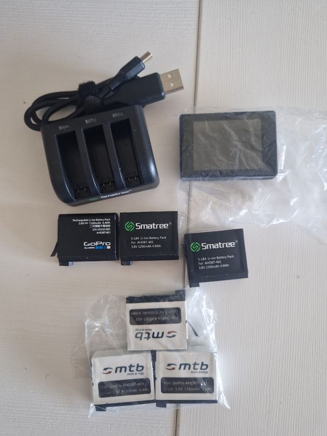 GoPro Hero 4: 6 baterías, cargador y pantalla