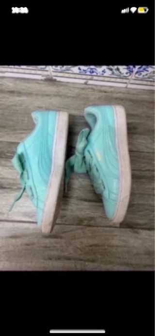 Zapatillas Puma Basket turquesa con lazo
