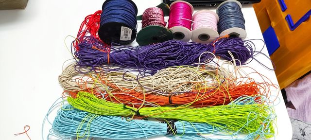 Cordones de varias calidades y colores