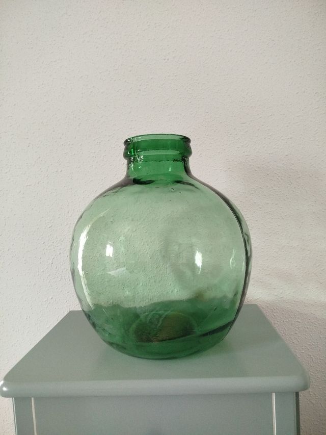 Damajuana vidrio verde antigua de boca ancha .