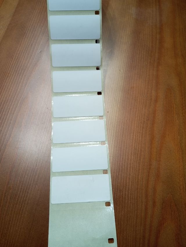 Etiquetas adhesivas blancas