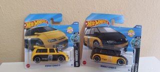 2 Hot Wheels