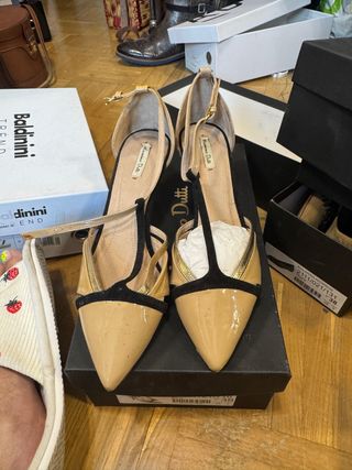 Zapato tacón Massimo Dutti beige-negro