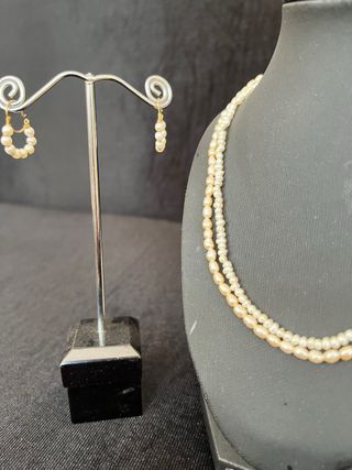 Pendientes en oro de 18kl. Collar de perlas.