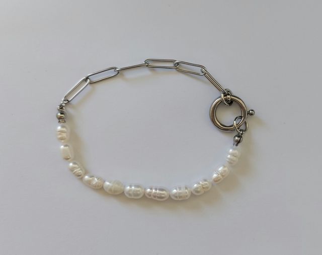 Pulsera perlas y cadena de eslabones