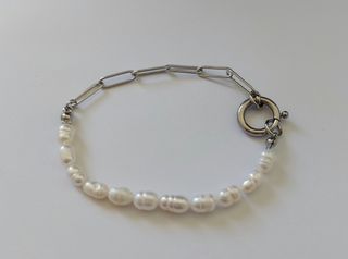 Pulsera perlas y cadena de eslabones 