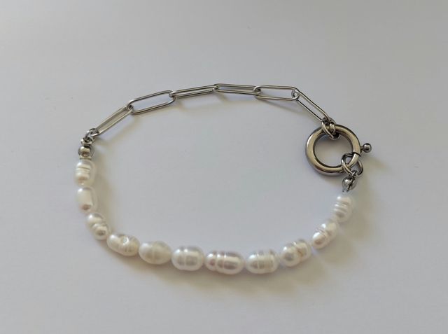 Pulsera perlas y cadena de eslabones