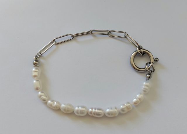 Pulsera perlas y cadena de eslabones