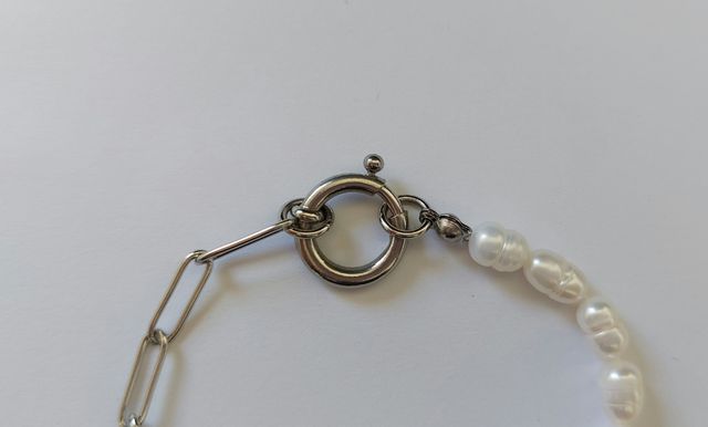 Pulsera perlas y cadena de eslabones