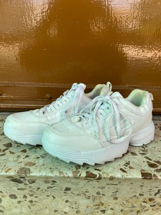 Zapatillas blancas deportivas