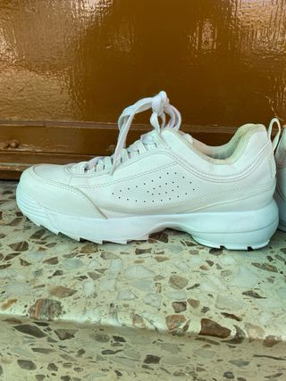 Zapatillas blancas deportivas