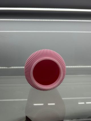 Jarrón decorativo rosa y blanco