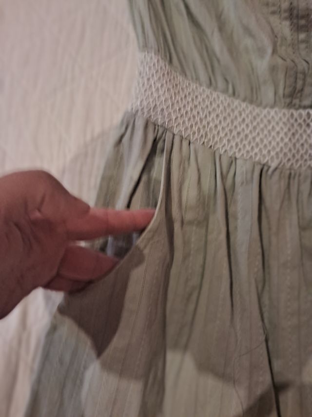 Vestido verde claro de 
verano sin tirantes