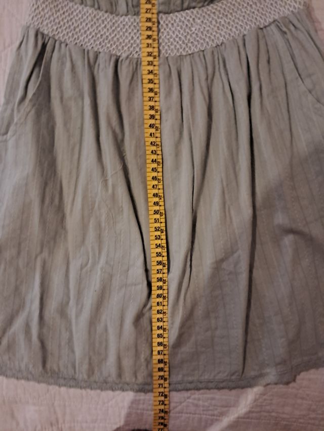 Vestido verde claro de 
verano sin tirantes