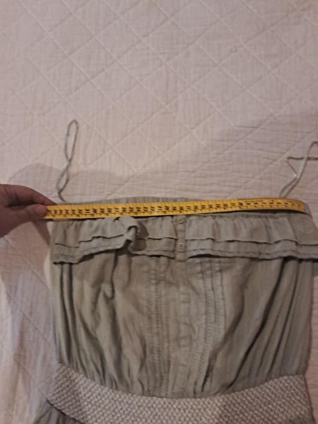 Vestido verde claro de 
verano sin tirantes