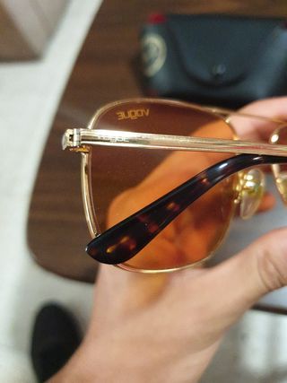 Ray-Ban Vogue: gafas de sol doradas