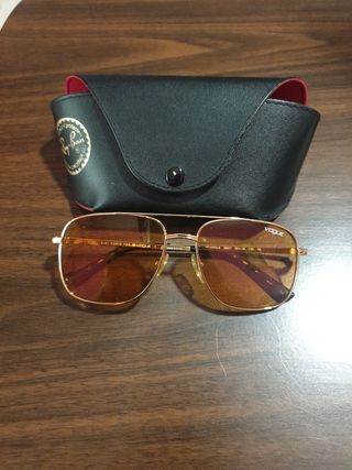 Ray-Ban Vogue: gafas de sol doradas