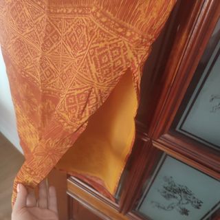 Falda larga roja y naranja