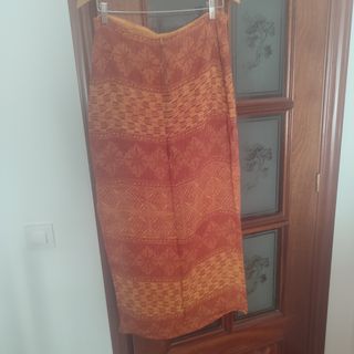 Falda larga roja y naranja