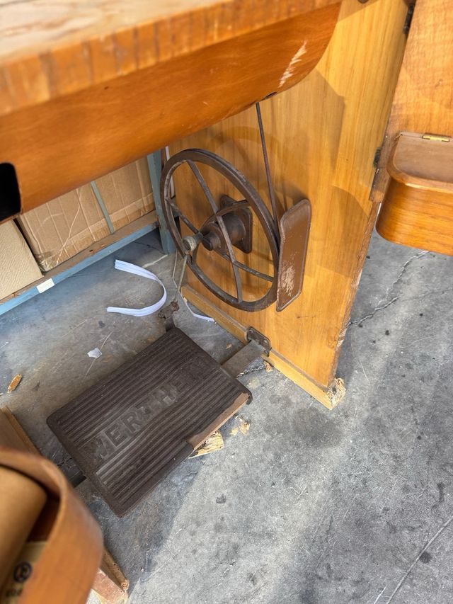 Máquina coser Wertheim AZ antigua