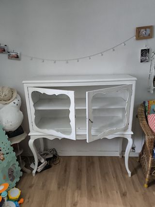 Vitrina blanca restaurada