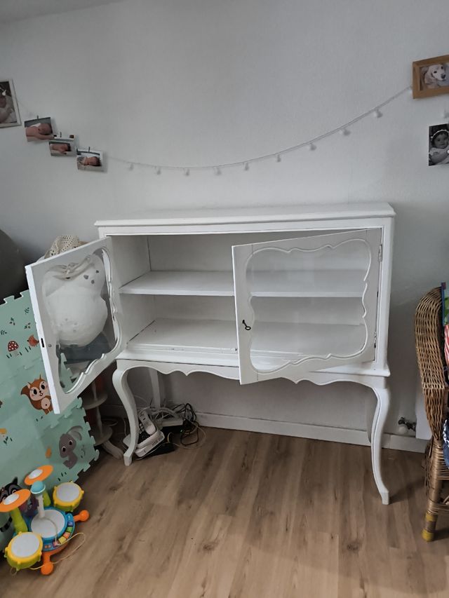 Vitrina blanca restaurada