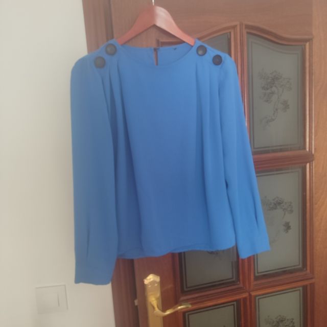 Blusa azul manga larga