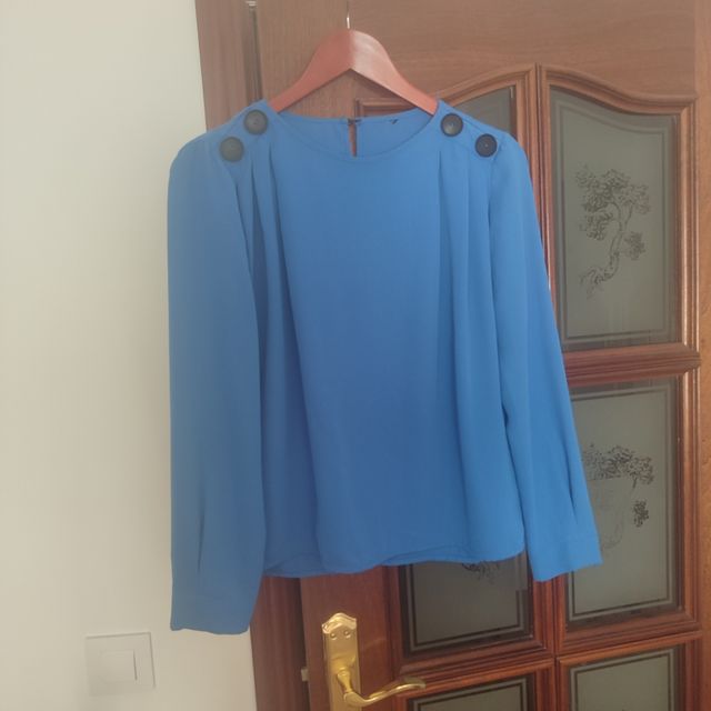 Blusa azul manga larga