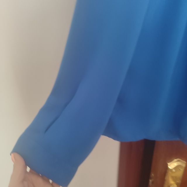 Blusa azul manga larga