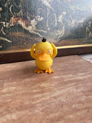 lote juguetes (coche, pistolas, prismaticos, muñcs