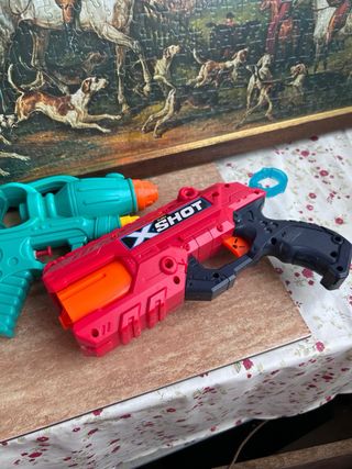 lote juguetes (coche, pistolas, prismaticos, muñcs