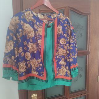 Blusa Zara floral multicolor