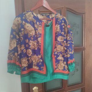 Blusa Zara floral multicolor