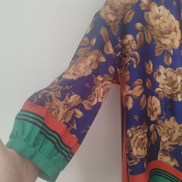 Blusa Zara floral multicolor